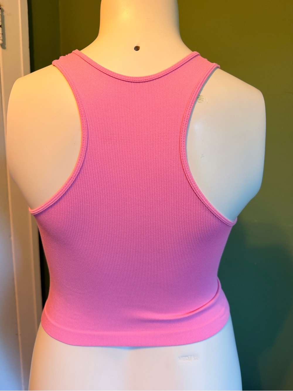 Seamless Ribbed Crop Tank Top - Pink - Picture 4 of 4